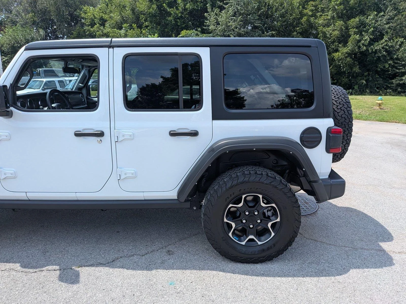 Used 2023 Bright White Clearcoat Jeep Rubicon image 11