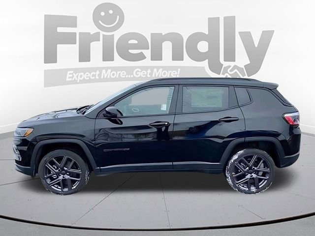 New 2026 Diamond Black Crystal Pearl-Coat Exterior Paint Jeep Limited image 8