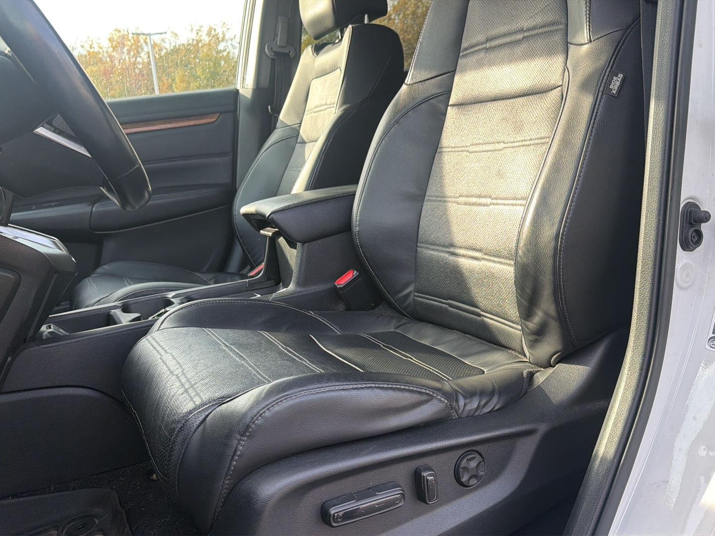 Used 2018 Crystal Black Pearl Honda Touring image 16