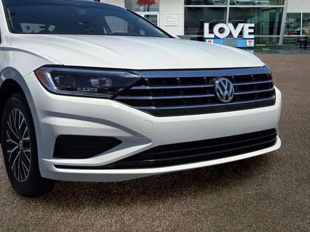 Used 2019 White Volkswagen SEL image 8