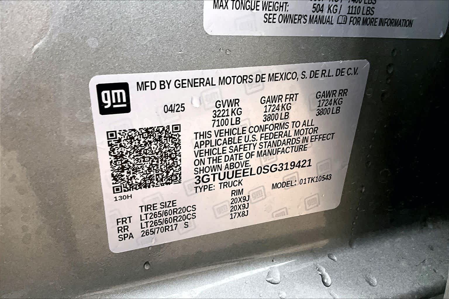 Used 2025 Sterling Metallic GMC AT4 image 37