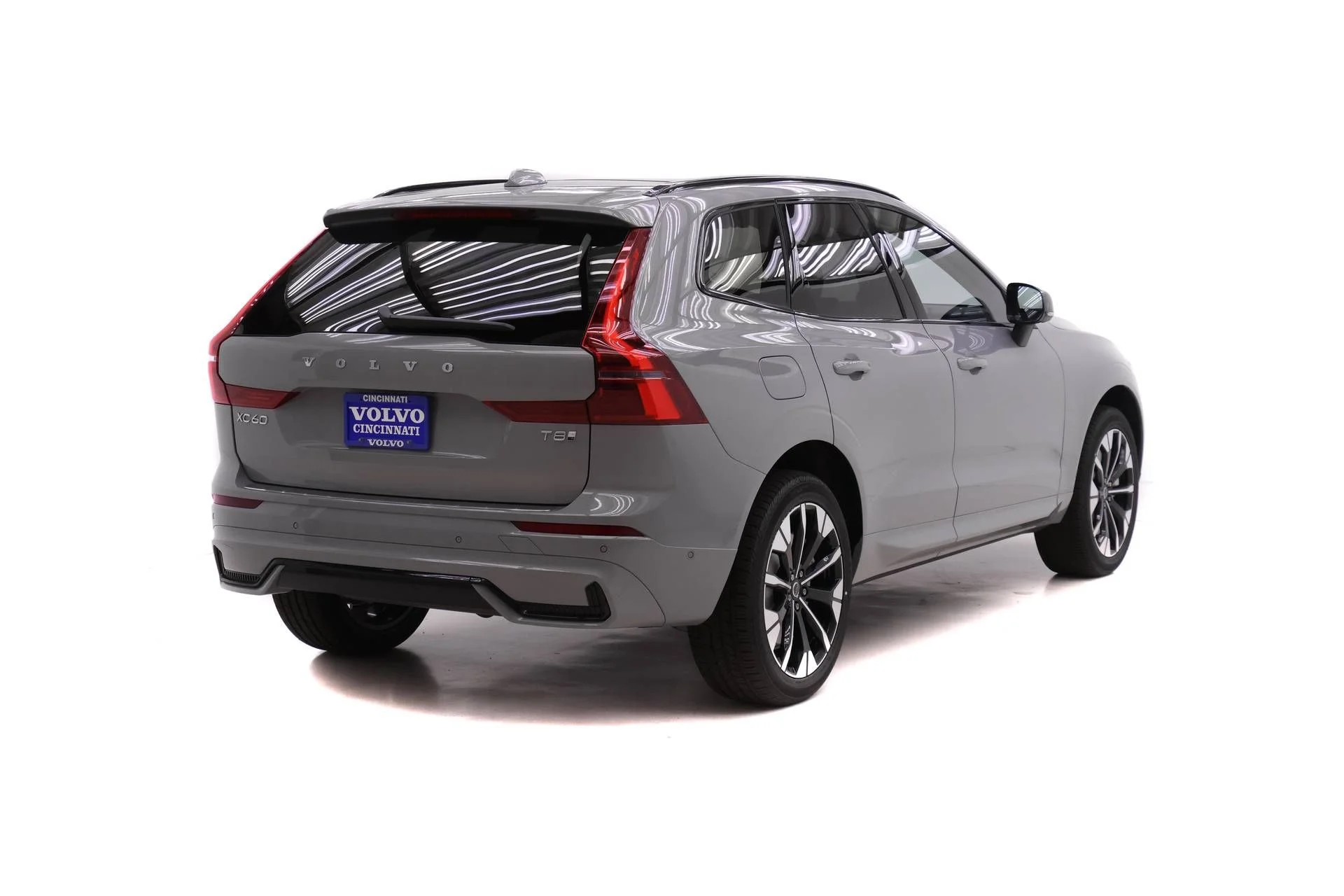 New 2026 Gray Volvo T8 Plus image 4