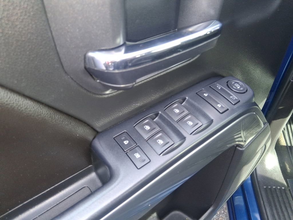 Used 2016 DEEP OCEAN BLUE METALLIC Chevrolet LT image 7
