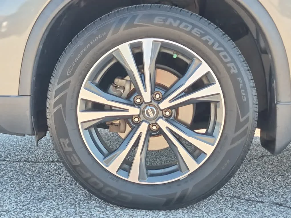 Used 2020 Gun Metallic Nissan SV image 6