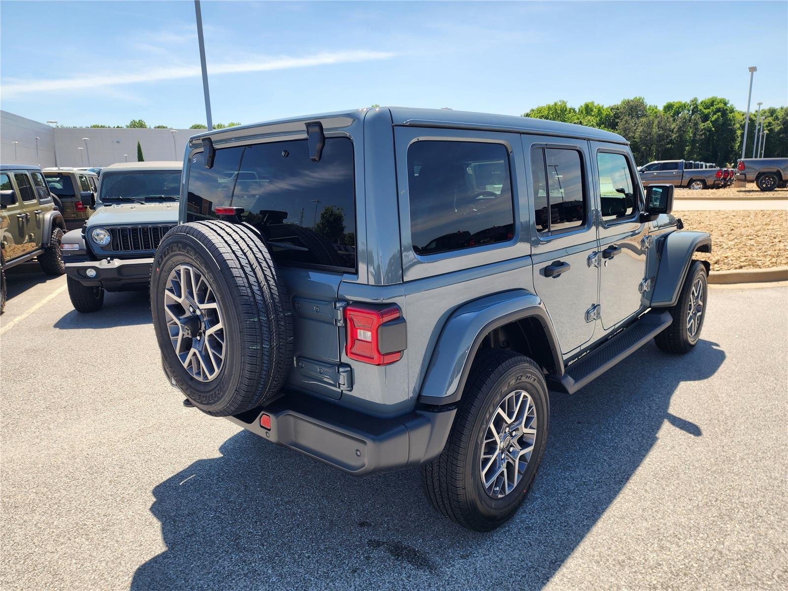 New 2026 Anvil Clear-Coat Exterior Paint Jeep Sahara image 6