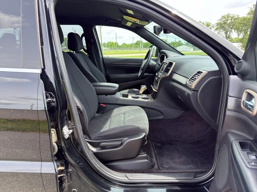 Used 2017 Black Jeep Laredo image 33