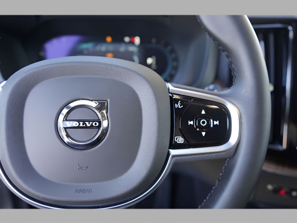 2025 Volvo XC60 Plus - Photo 12