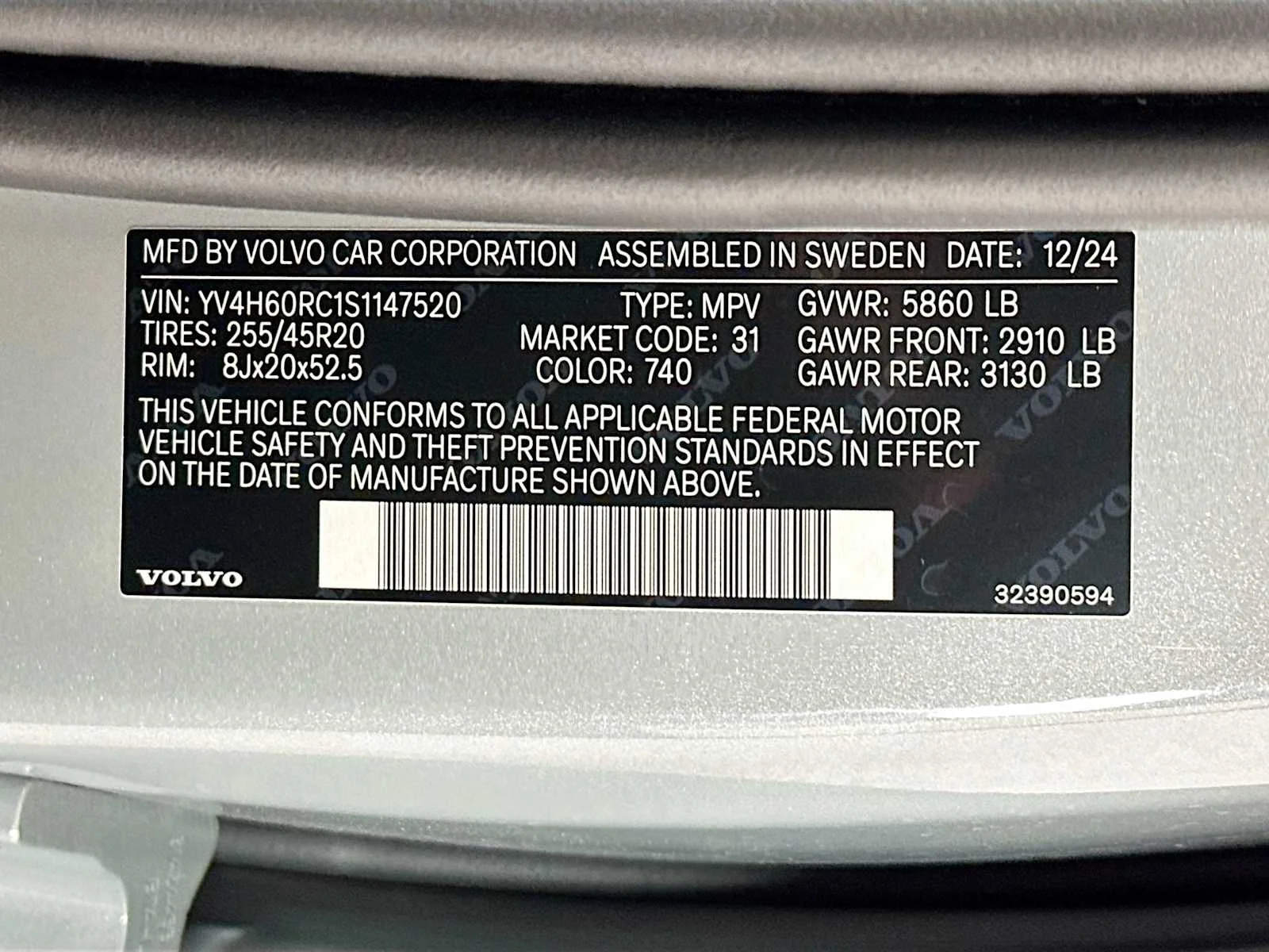 Certified Used 2025 Vapour Grey Volvo Plus image 29