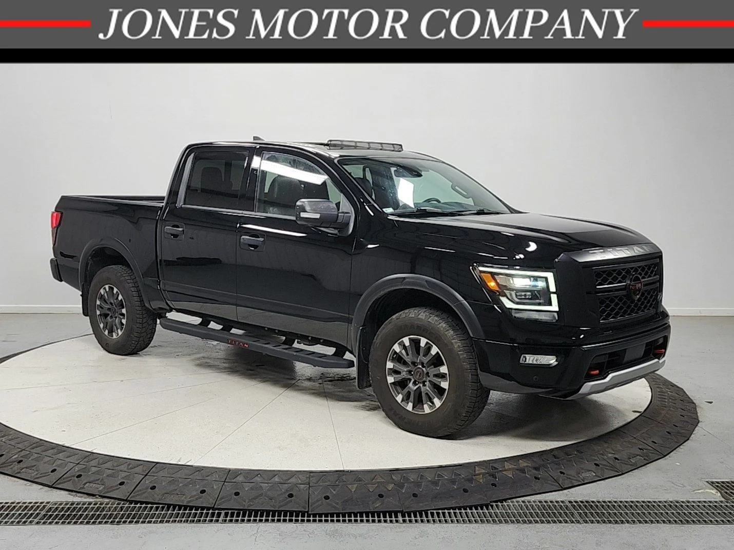2024 Nissan Titan PRO-4X 4X4 Crew Cab's photo