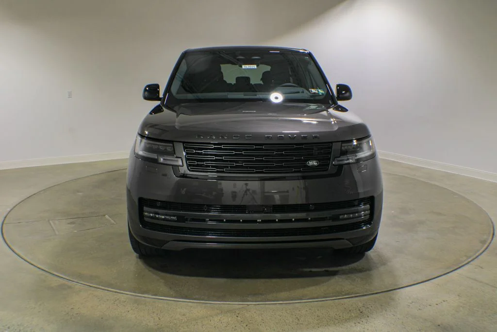 New 2026 Charente Grey Land Rover P400 SE LWB 7 SEAT image 8
