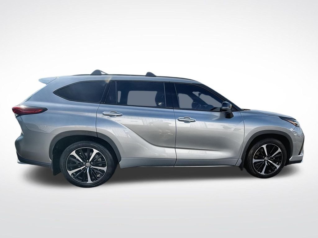 Used 2022 Silver Toyota XSE image 9