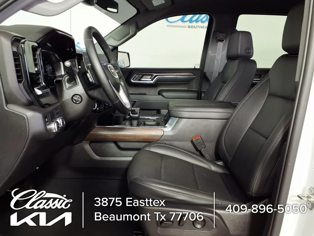 Used 2024 White GMC SLT image 8