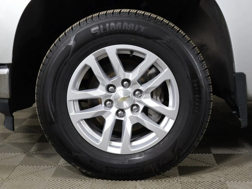 Used 2022 Silver Ice Metallic Chevrolet LT image 20