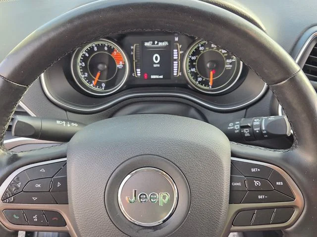 Used 2020 Black Jeep Latitude Plus image 20