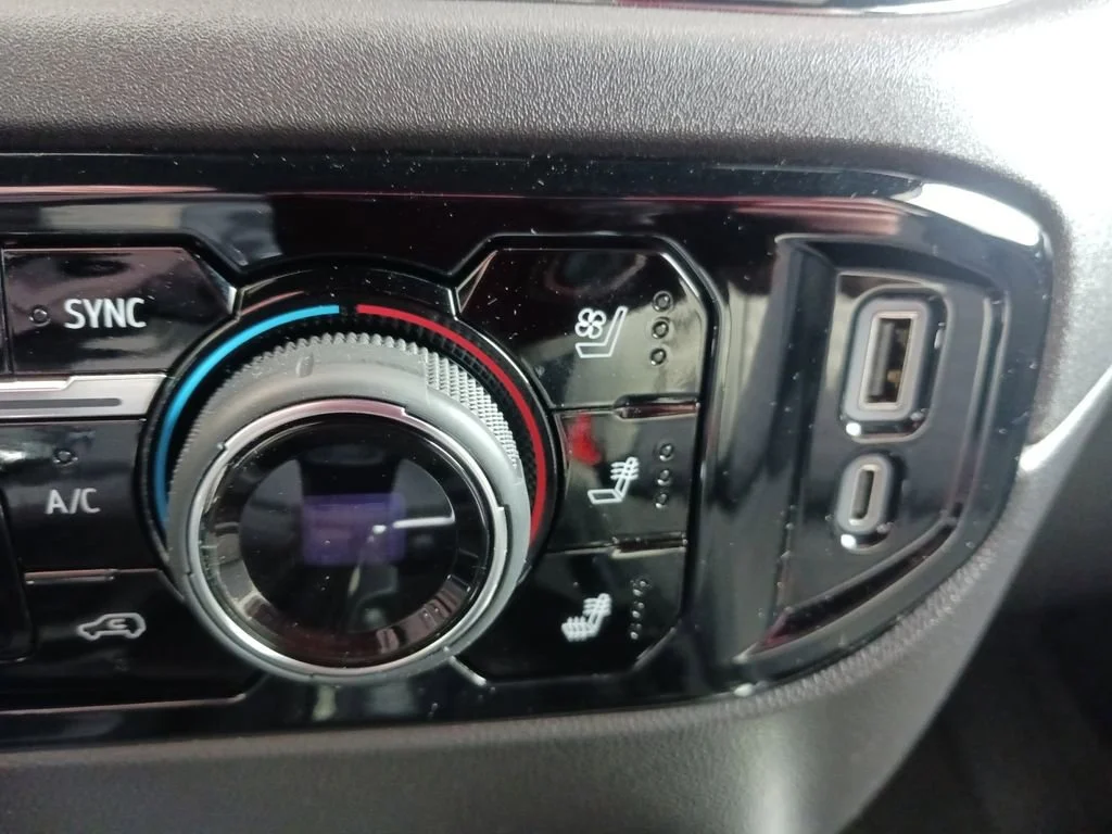 Used 2025 Summit White Chevrolet ZR2 image 27