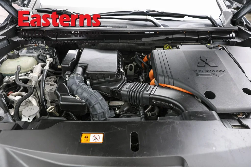 Used 2023 Silver Mitsubishi SE image 7