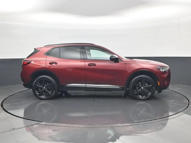 Used 2022 Red Buick Preferred image 4