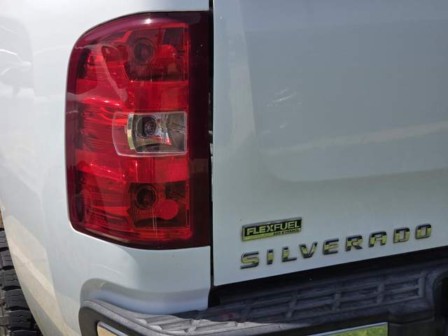 Used 2012 White Chevrolet LT image 7