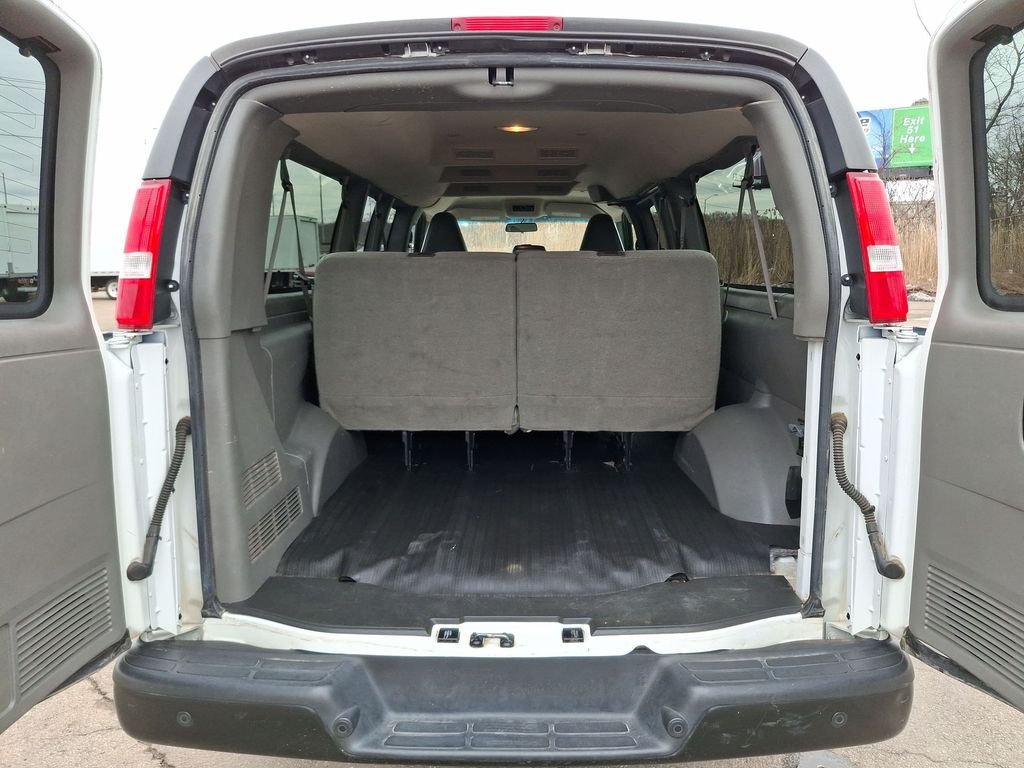 2023 Chevrolet Express Passenger LS - Photo 18