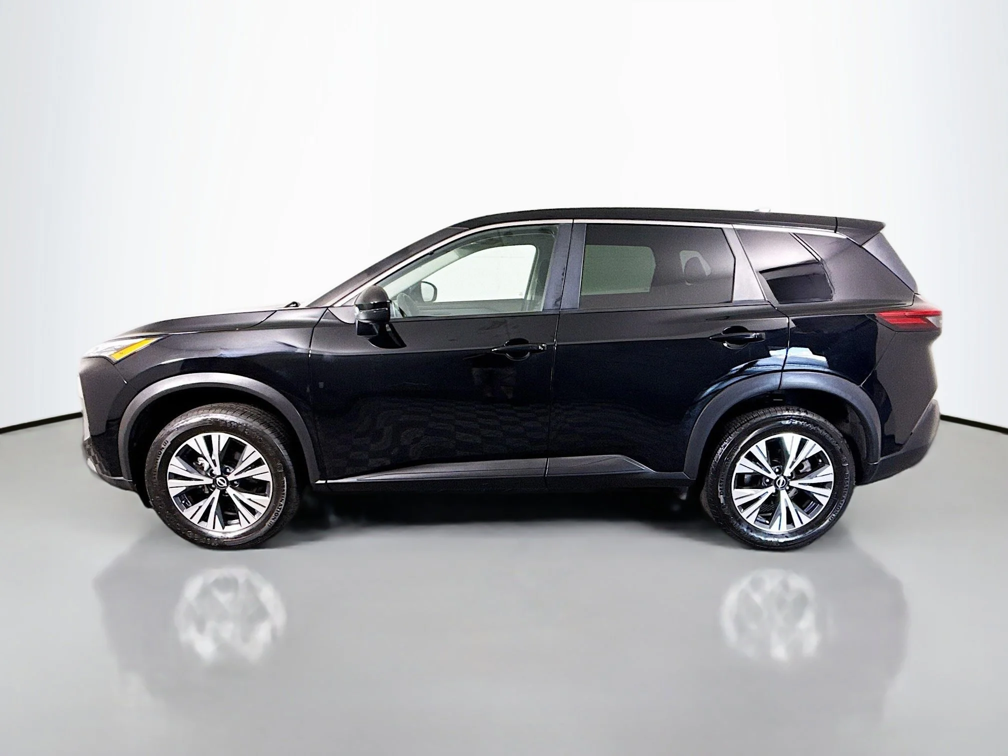 Used 2022 Super Black Nissan SV image 4