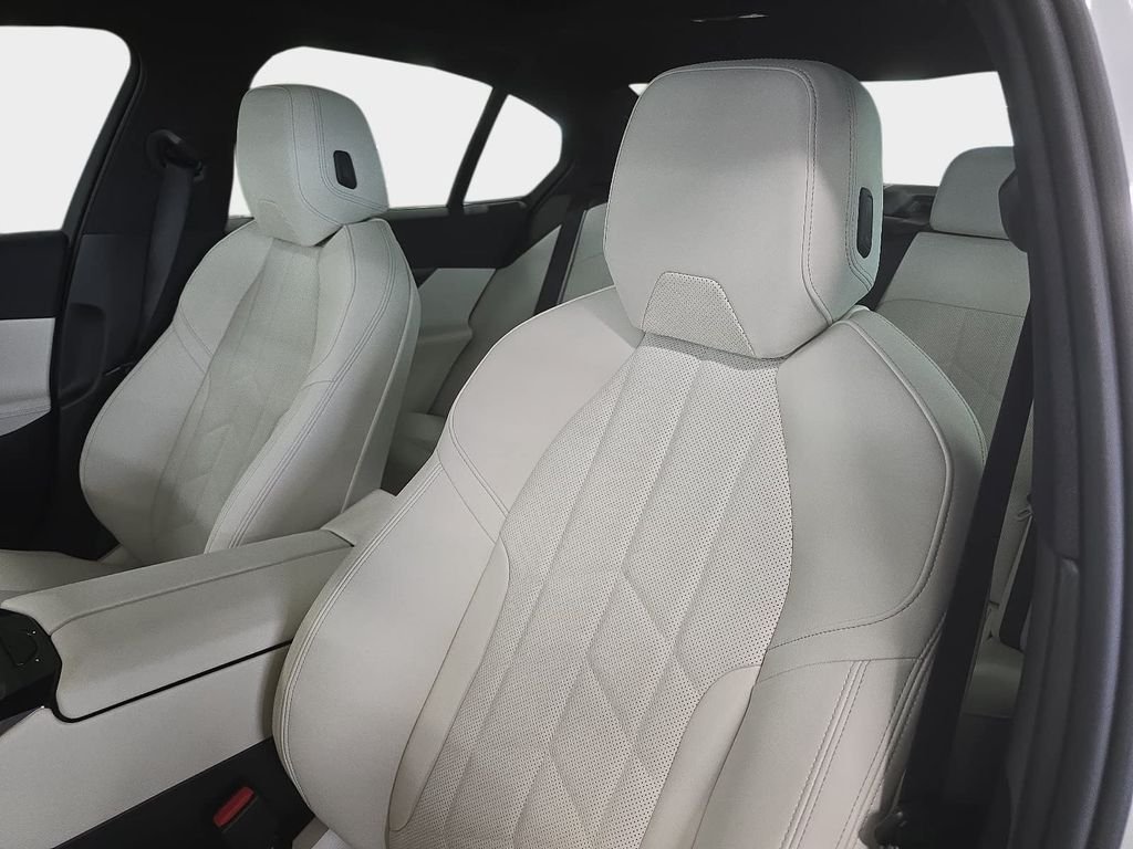 New 2027 Mineral White Metallic BMW 550e xDrive image 7