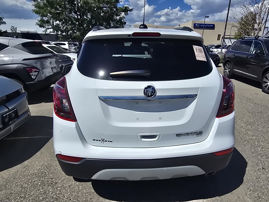 Used 2022 Summit White Buick Preferred image 5