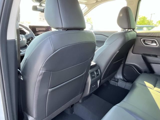 New 2026 Everest White Pearl TriCoat Nissan Platinum image 21