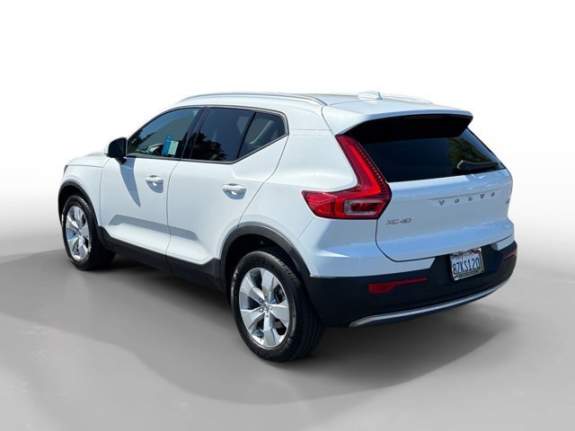 Used 2022 White Volvo Momentum image 3