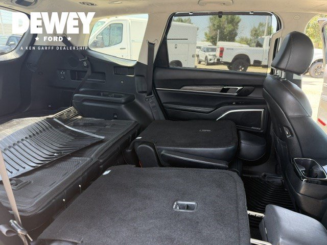 Used 2022 Ebony Black Kia SX image 39