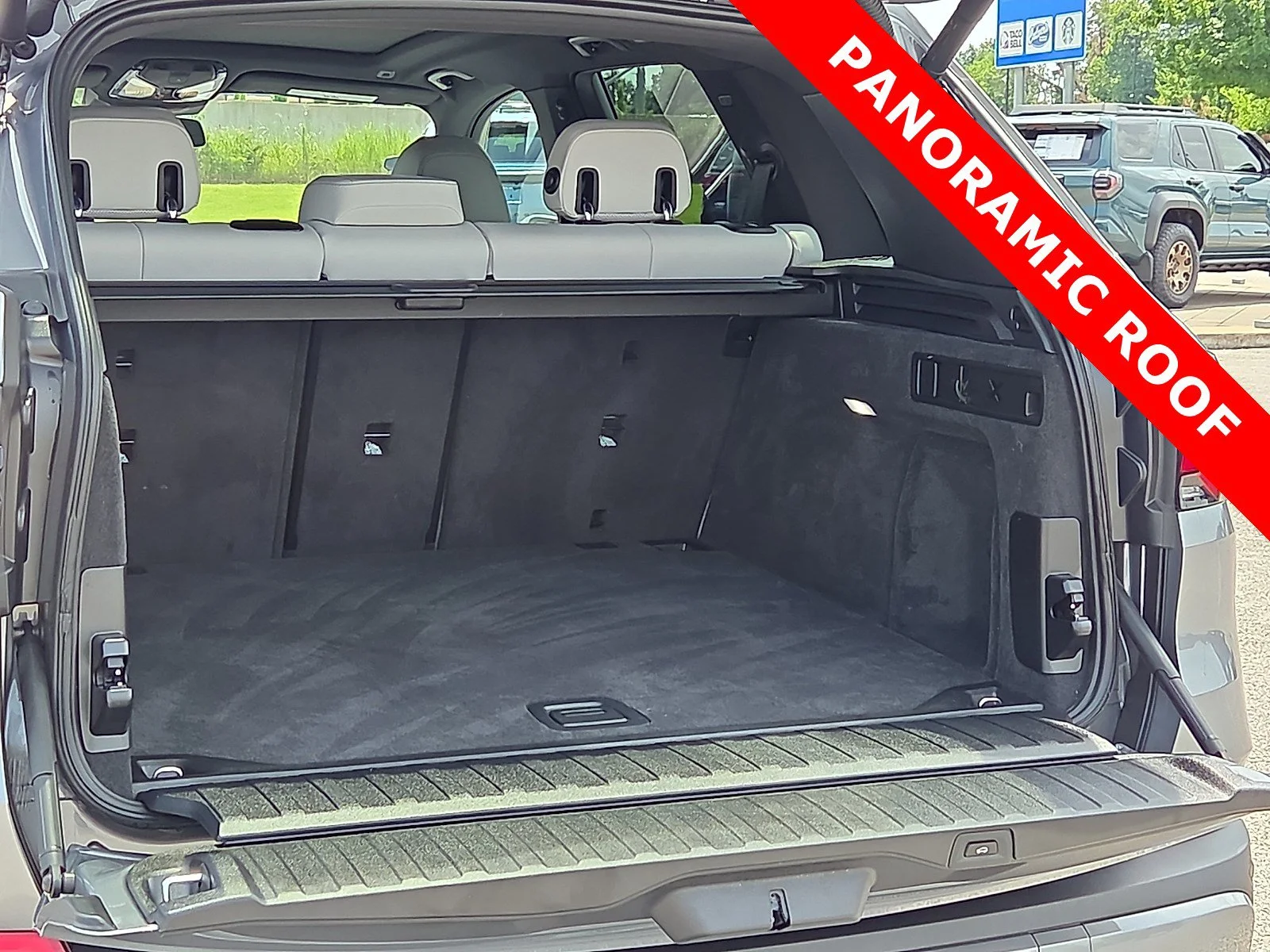 Used 2025 Skyscraper Grey Metallic BMW xDrive40i image 9