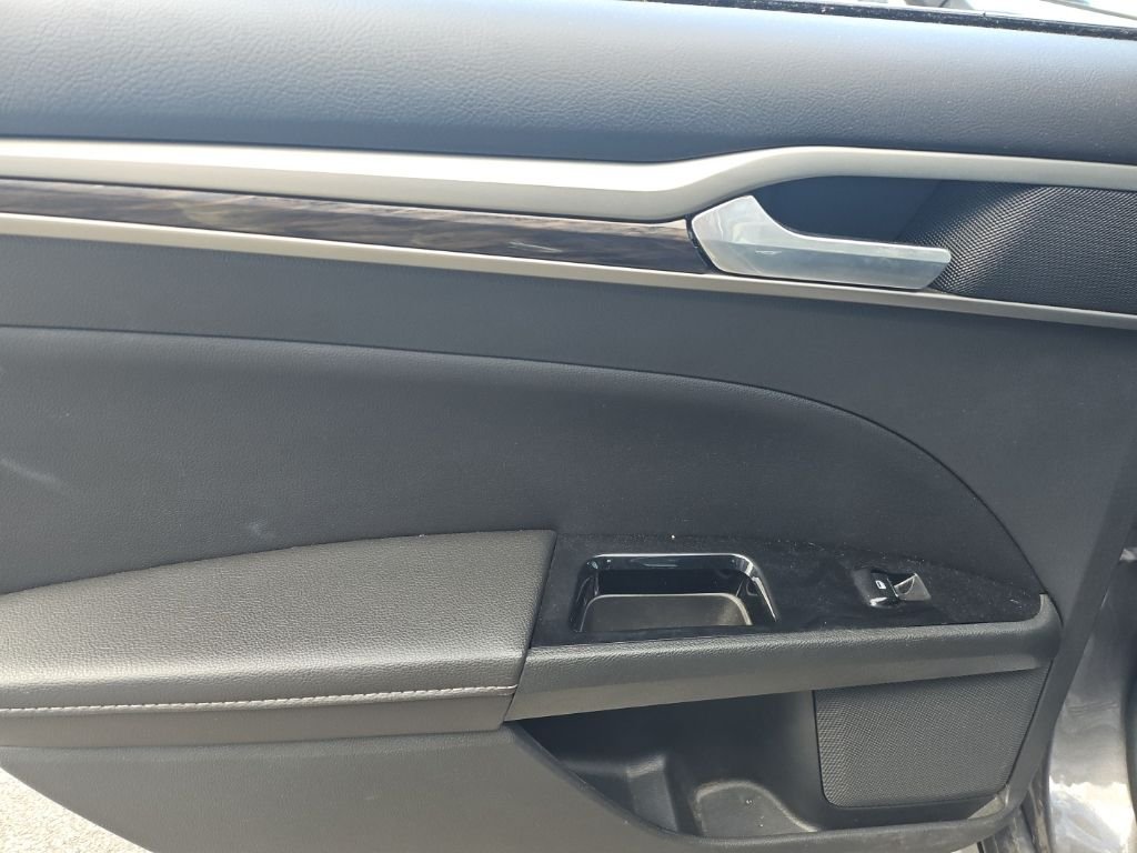 Used 2014  Ford SE image 21