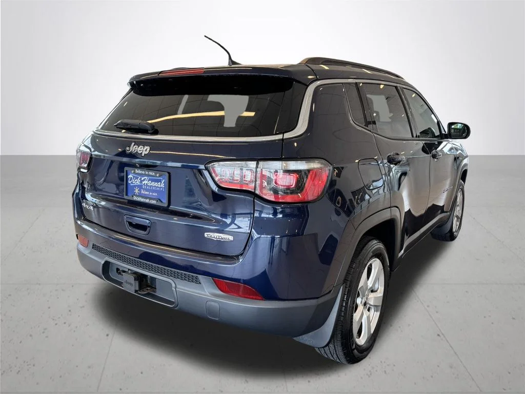 Used 2018 Blue Jeep Latitude image 7