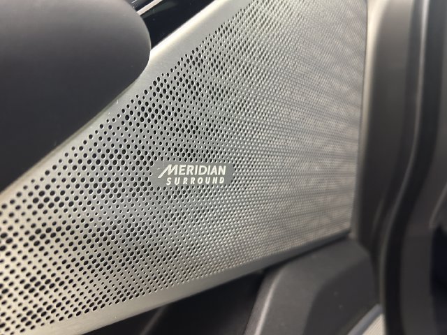 Used 2021 Silver Land Rover R-Dynamic HSE image 16