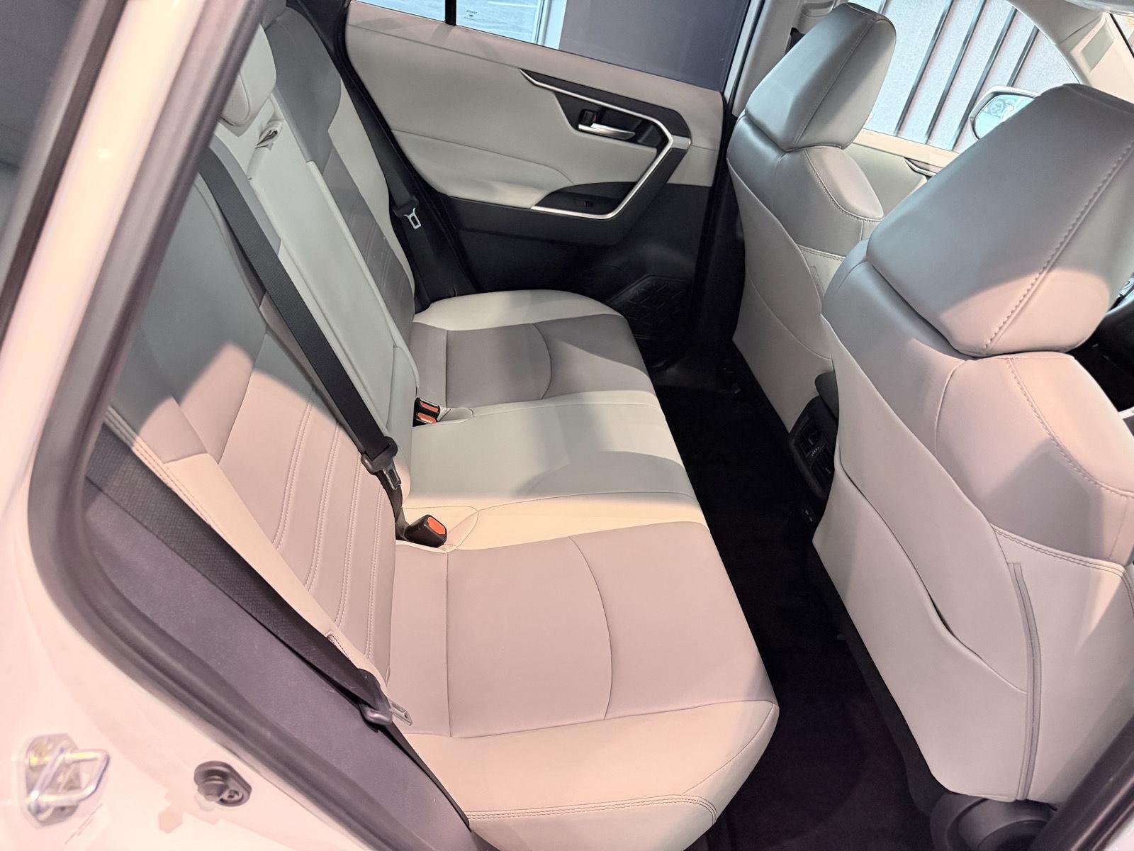 Used 2024 Wind Chill Pearl Toyota XLE Premium image 28