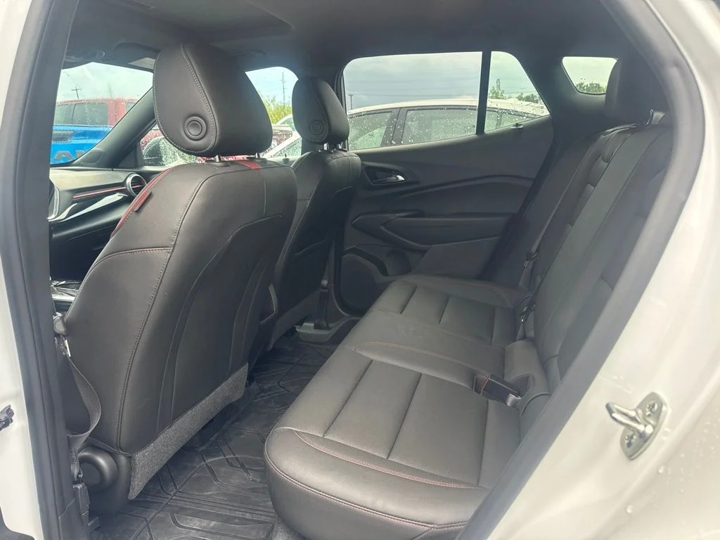 Used 2024 White Chevrolet 2RS image 3