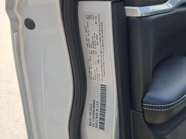 New 2026 Silver Zynith Exterior Paint Jeep Limited image 29