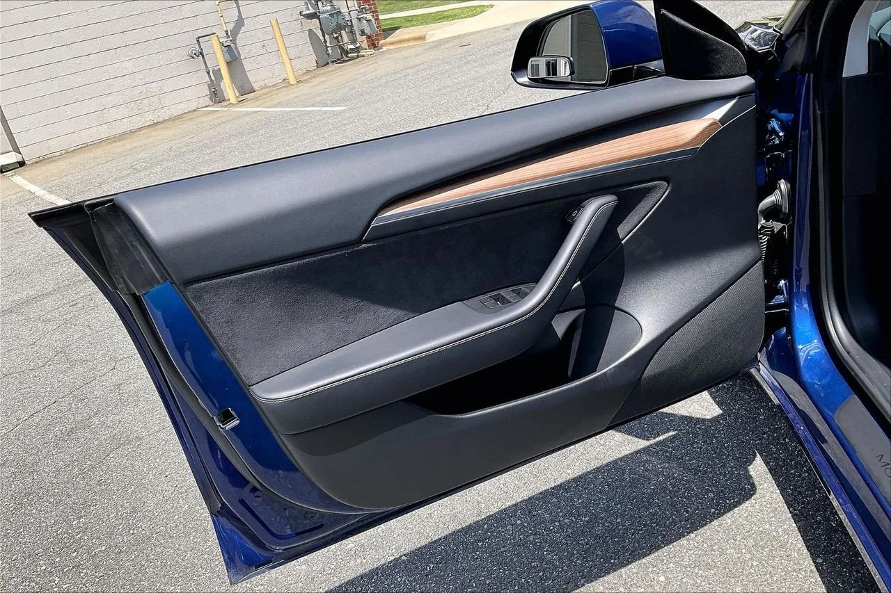 Used 2021  Tesla Standard Range Plus image 28