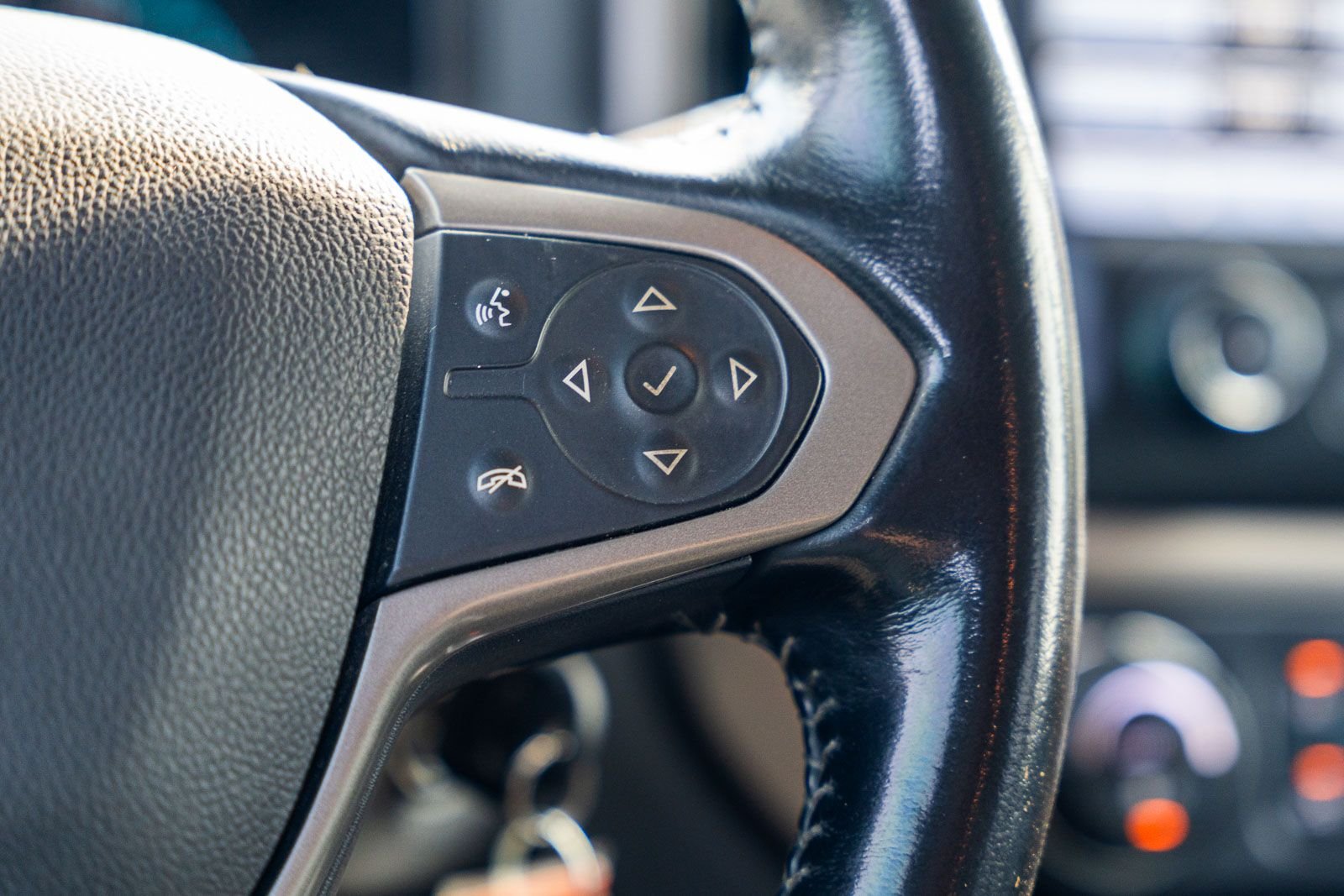Used 2018 Blue Chevrolet Z71 image 26