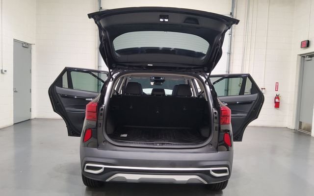 Used 2023 Black Kia S image 13