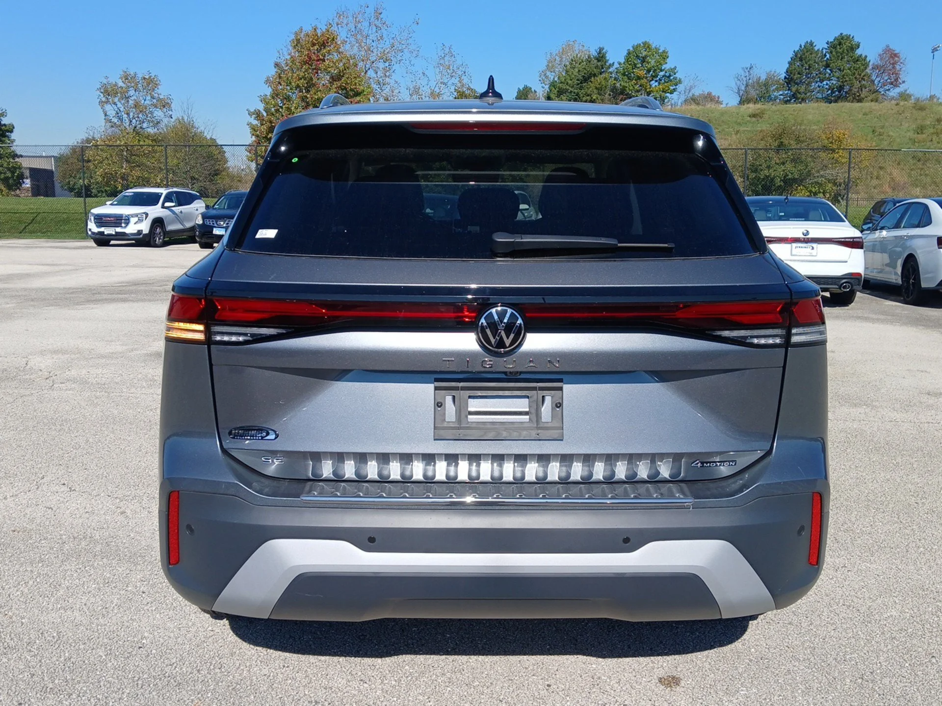 New 2026 Platinum Gray Metallic Volkswagen SE image 26