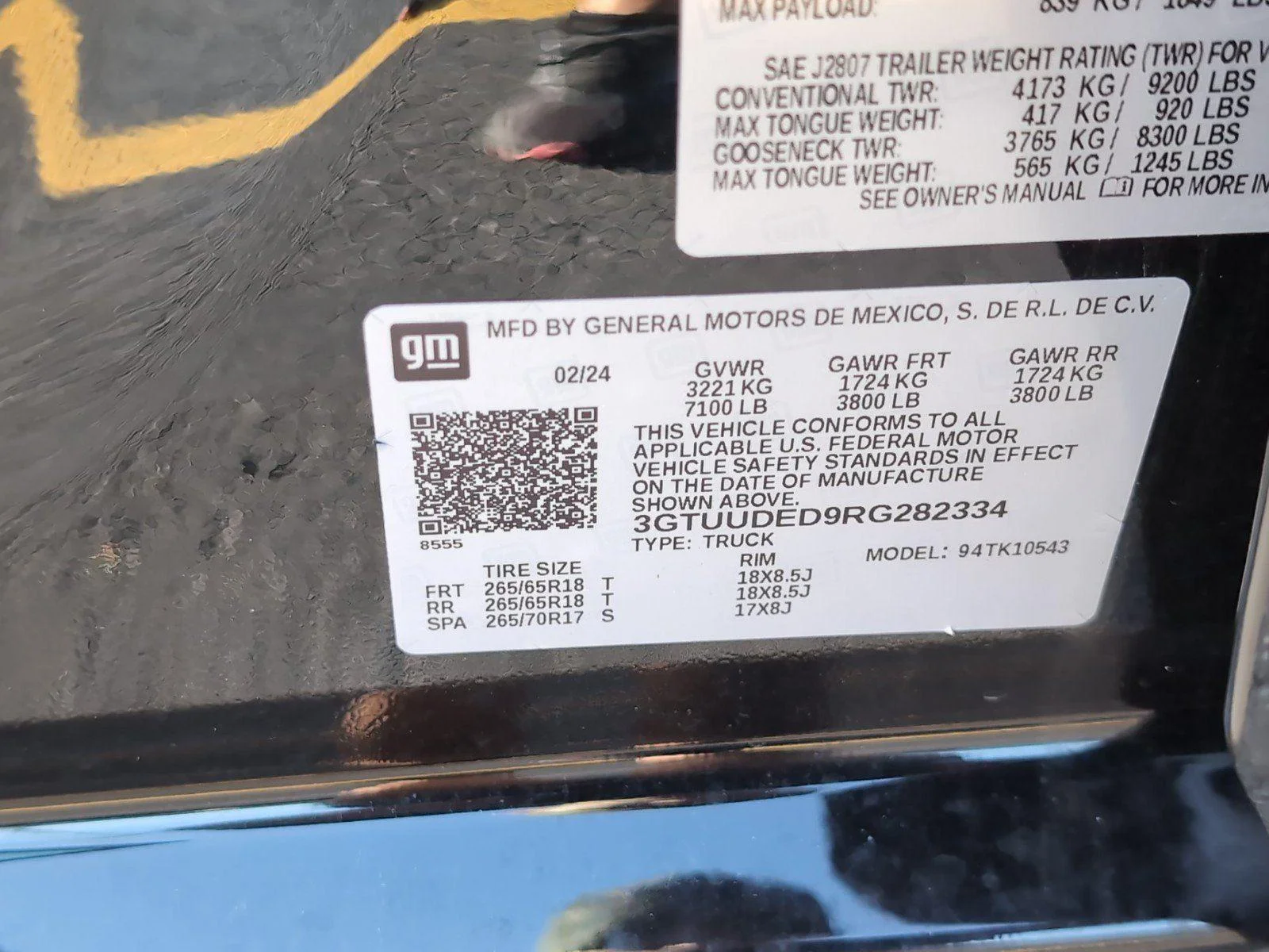 Used 2024 Onyx Black GMC SLT image 13