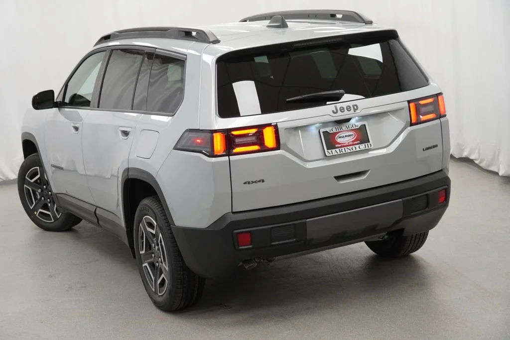 New 2026 Silver Zynith Clear-Coat Exterior Paint Jeep Laredo image 11