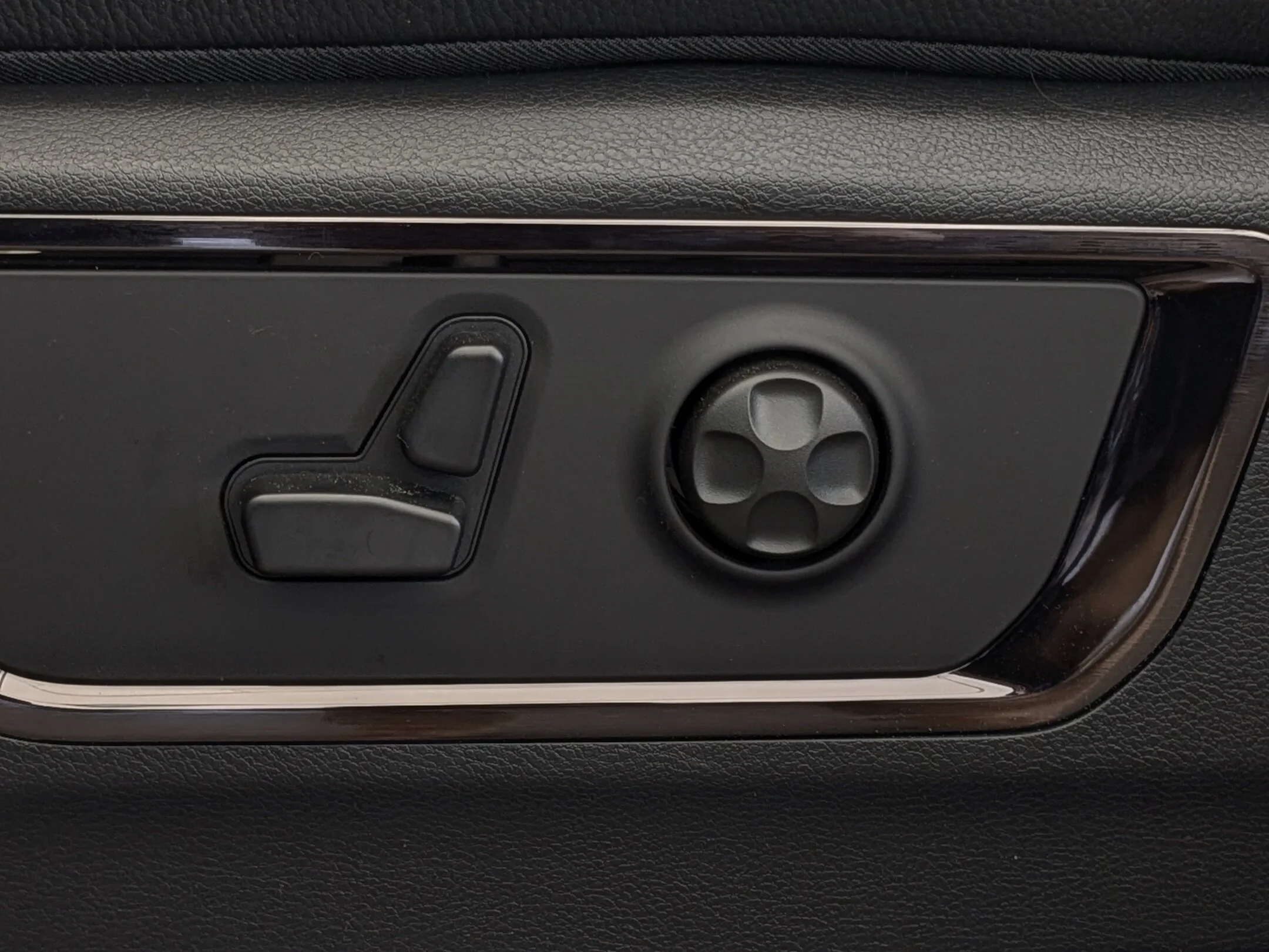 New 2026 Black RAM Limited - - Level A Grp - Pano Sunroof - 14.4 Uconnect NAV - Surround View Camera & More! image 14