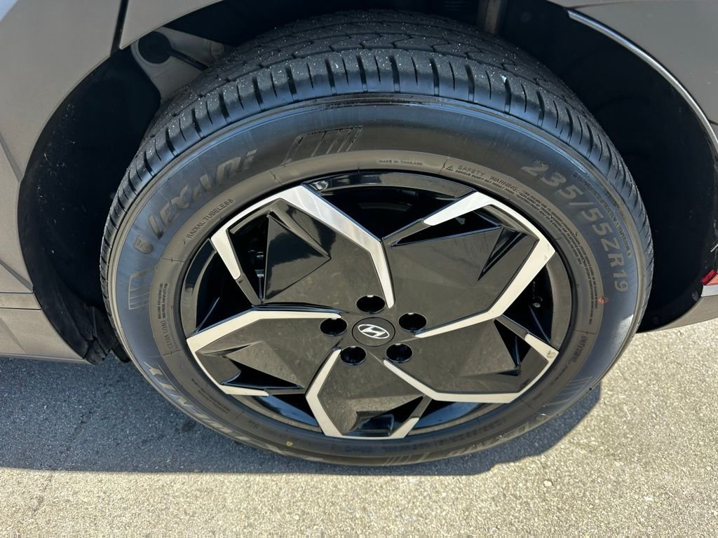 Used 2024 Cyber Gray Hyundai SEL image 10