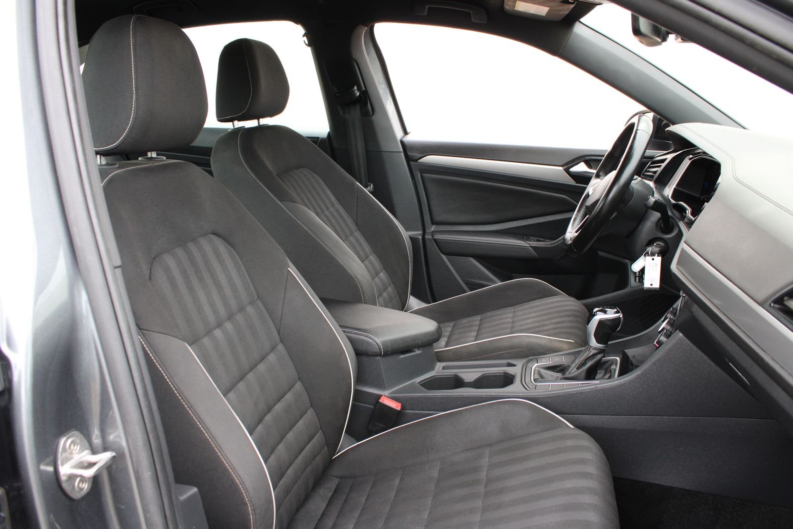 Used 2024 Gray Volkswagen 1.5T Sport image 24