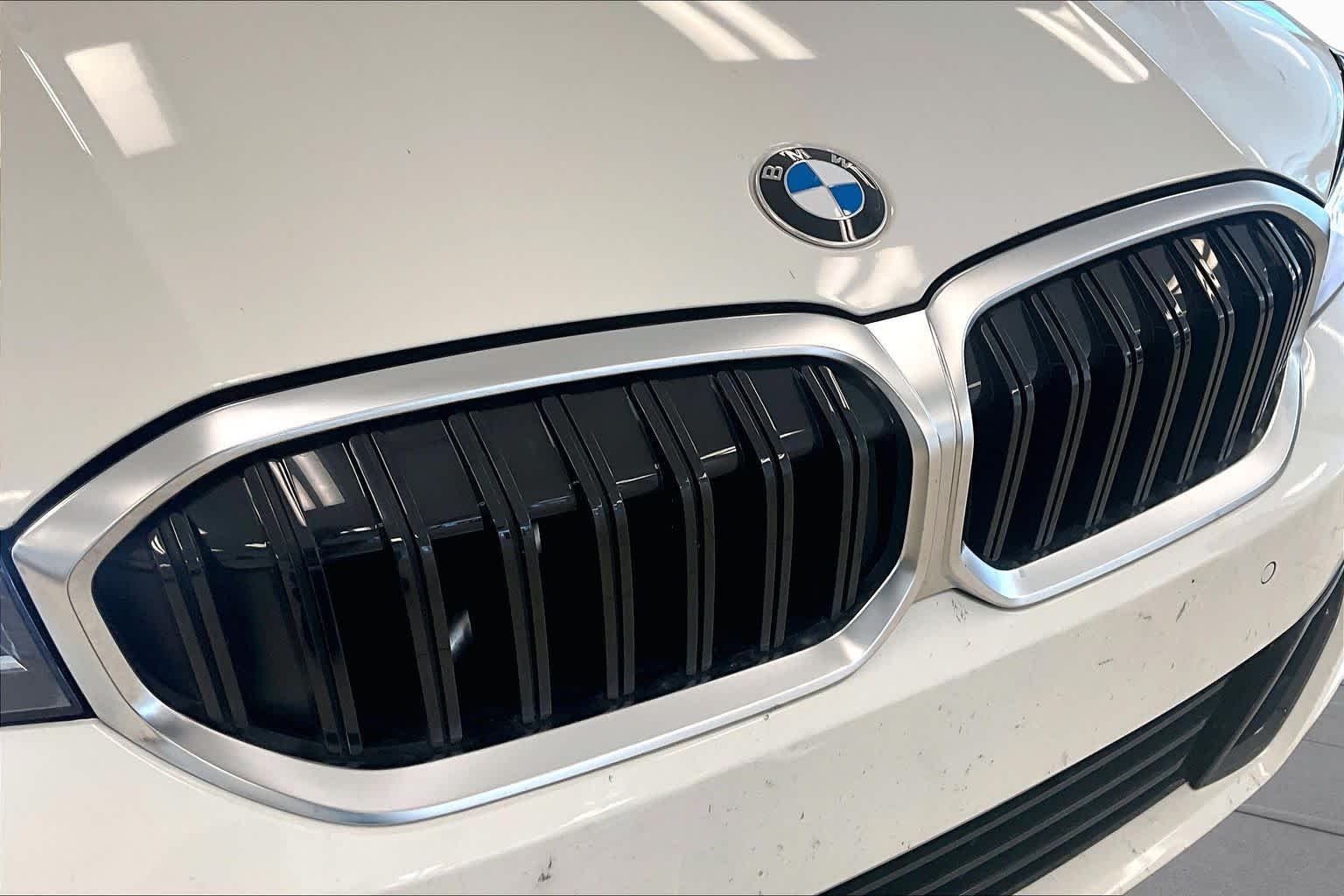 Used 2023 Alpine White BMW 330i image 27