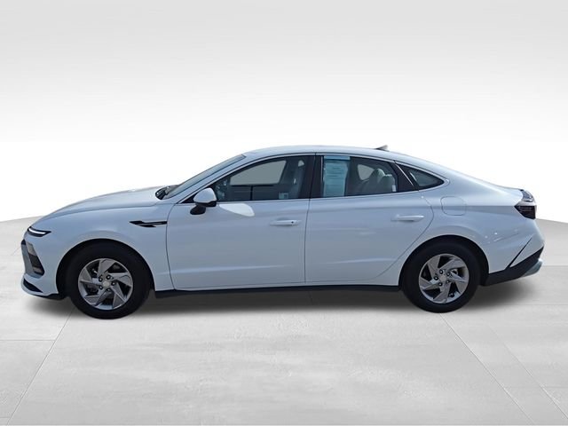 Certified Used 2025 White Hyundai SE image 5