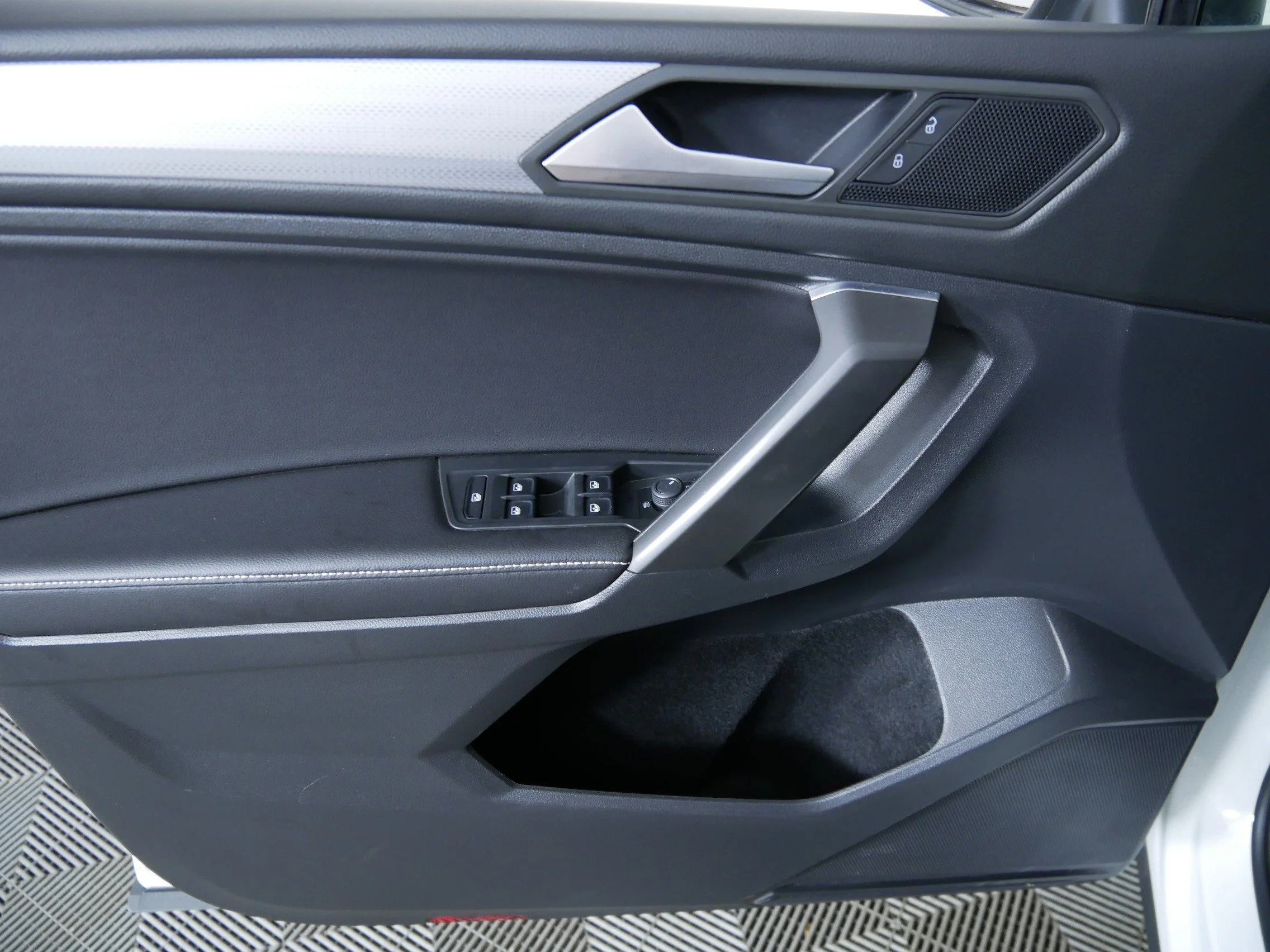 Certified Used 2022 White Volkswagen S image 19