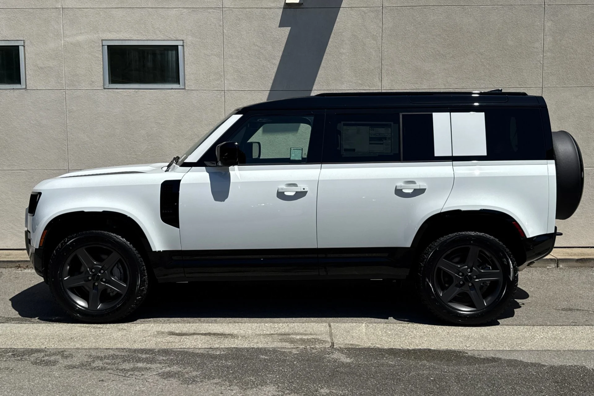 New 2026 Fuji White Land Rover X-Dynamic SE image 5