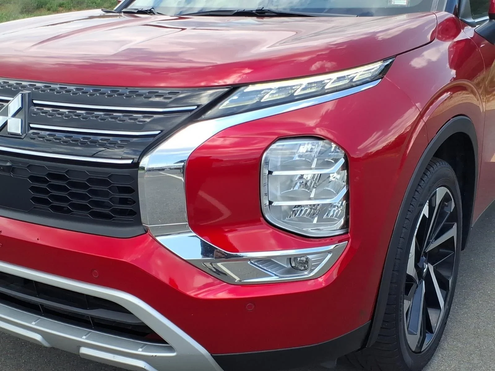 Used 2024 Red Diamond Mitsubishi SE image 14